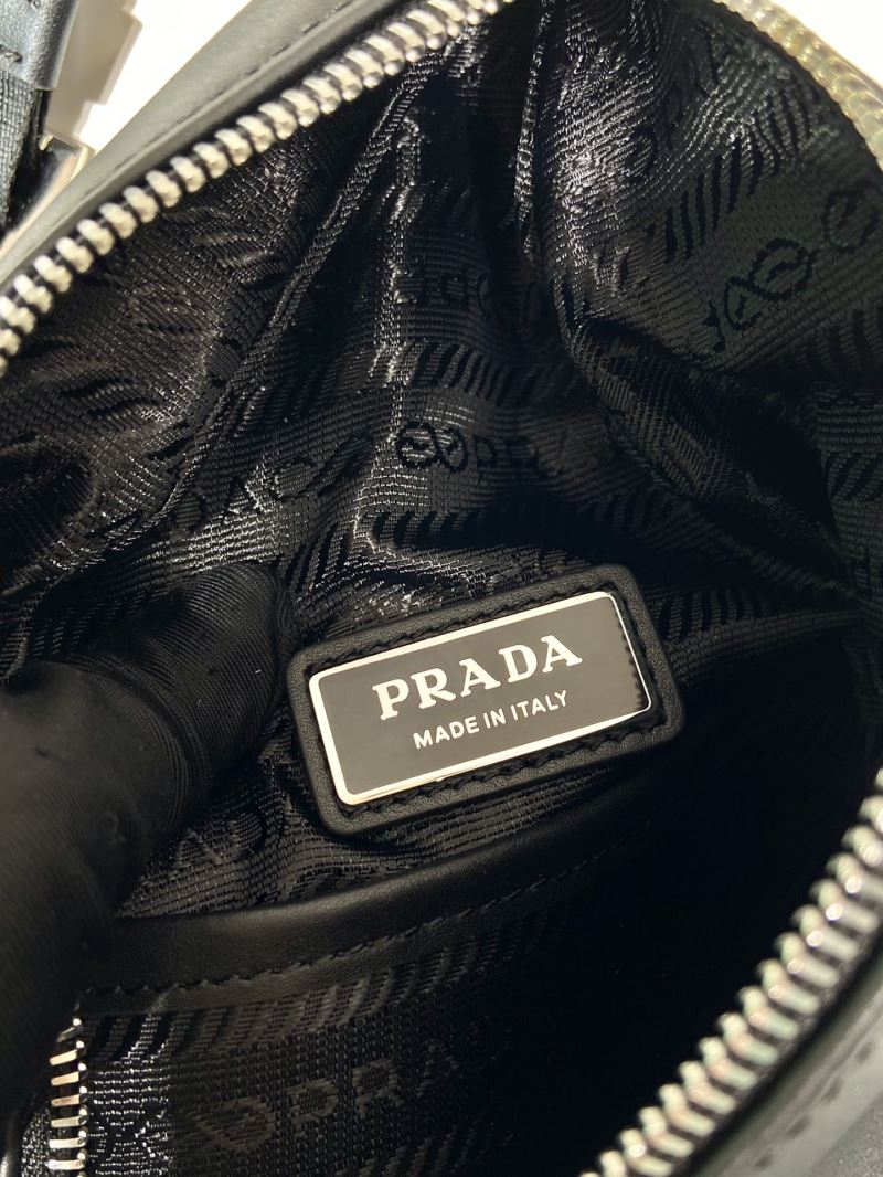 Pra*a triangle pouch